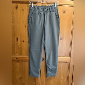 Aritzia Babaton Weekender pants grey size XS